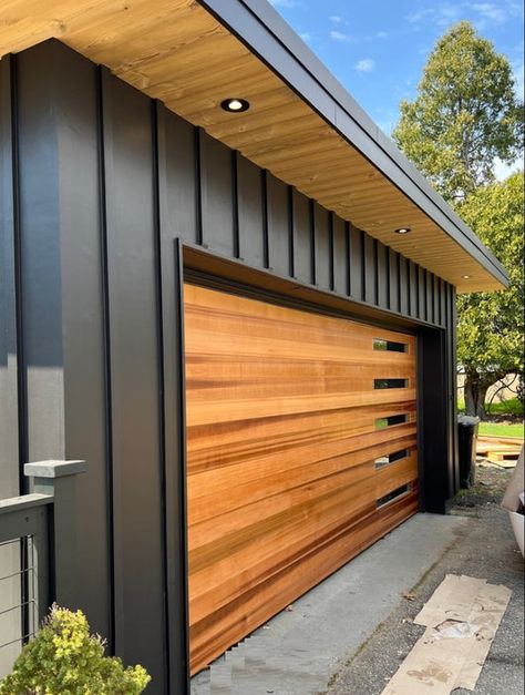 Hills Garage Door Professional Technician in West Hollywood